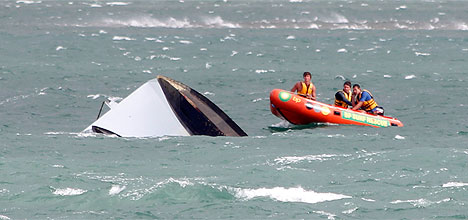 SunLive - Boat sinks in Pilot Bay - The Bay's News First