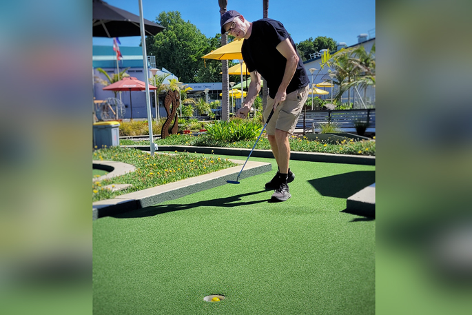 Tauranga dad chases mini golf dream