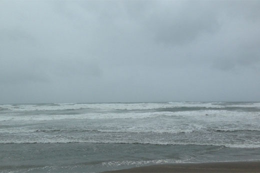 SunLive - Beach warning as cyclone hits - The Bay's News First