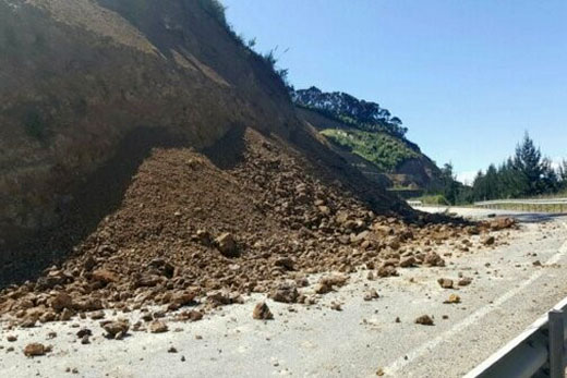 SunLive - One lane open after slip - The Bay's News First