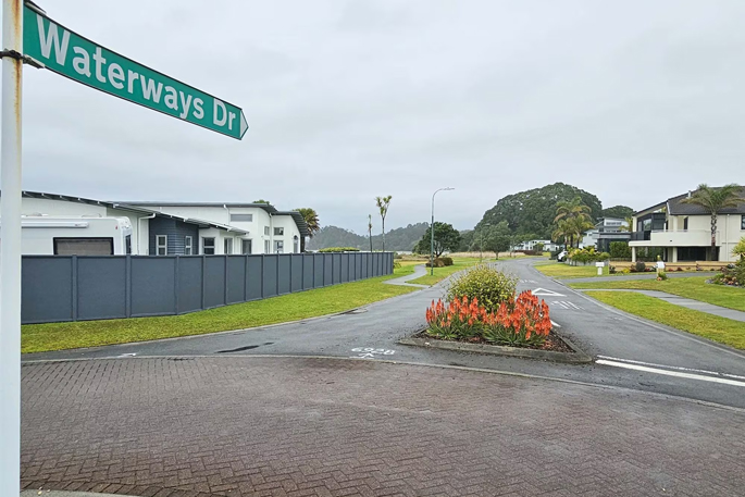 SunLive - Waterways residents lose asphalt battle - The Bay's News First