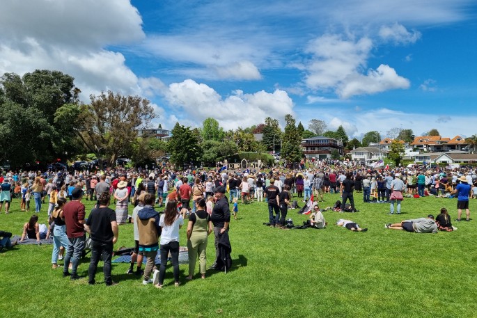 SunLive Thousands Gather At Memorial Park The Bay s News First