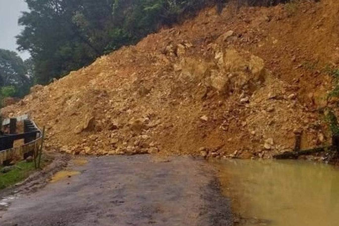 SunLive - Storm closes off holiday hotspots - The Bay's News First