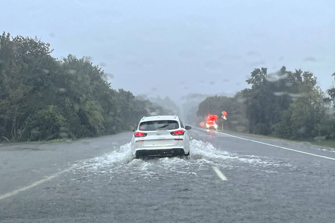 SunLive - Heavy rain, slips and flooding close roads - The Bay's News First
