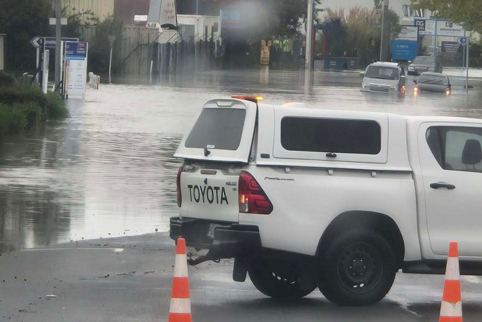 SunLive - Heavy rain, slips and flooding close roads - The Bay's News First